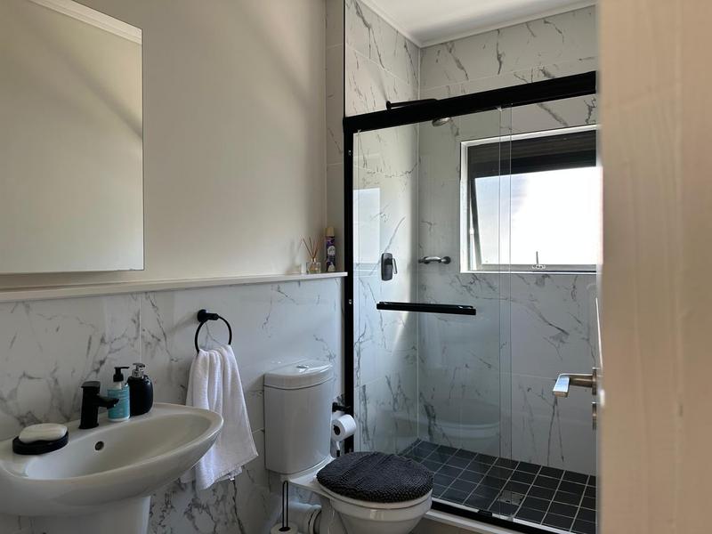 To Let 1 Bedroom Property for Rent in Sandown Western Cape